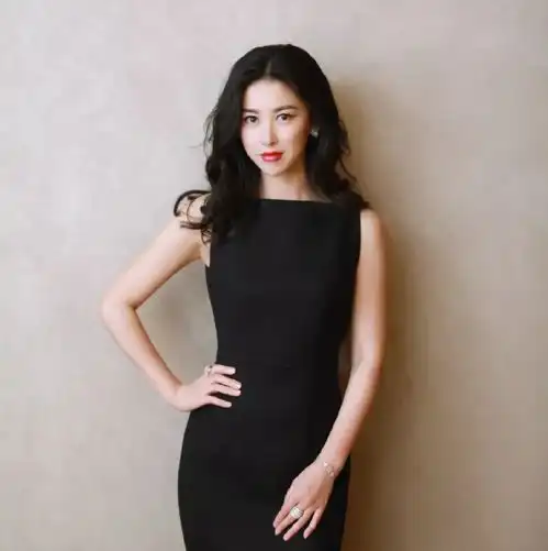 她的爷爷是英雄,父亲是亿万富豪,艳压群星成中国第一美女
