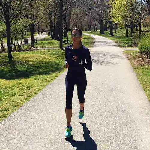 坚持晨跑的人多吗非常多为什么他们都热爱晨跑呢
