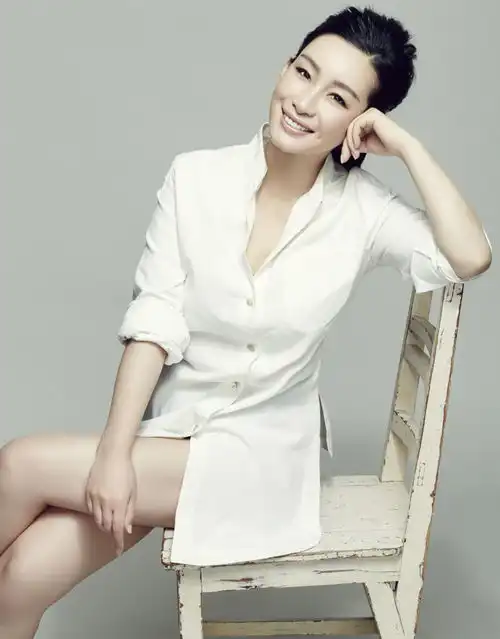 慢慢欣赏秦海璐从上到下的美
