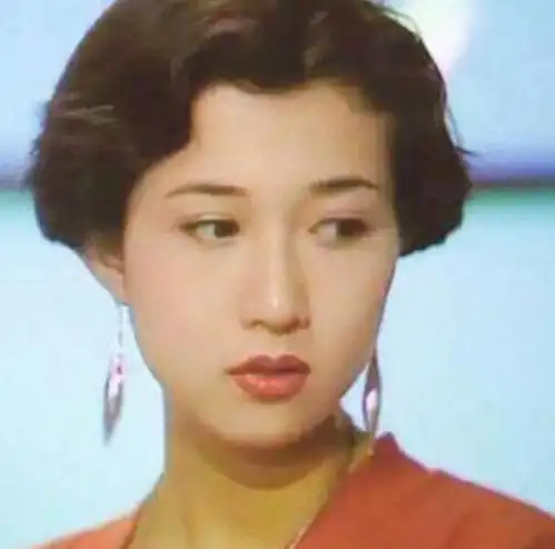 3天前,给大19岁成龙产女,怀孕6月逼宫的吴绮莉,又曝新情况
