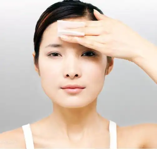 新手化妆这些雷区要避开,错一步不仅丑显老,男人看了都反感
