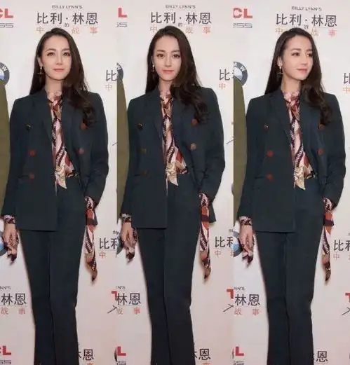 37岁韩雪强迫装嫩穿着粉色西装,几乎翻倒
