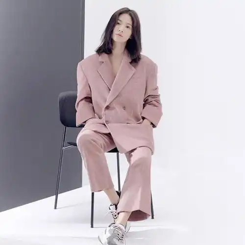 大胸矮胖如何穿时髦不艳俗照何洁宋慧乔穿,显高显瘦又高级
