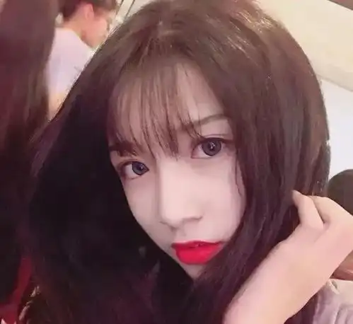 她凭什么上男人装
