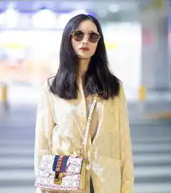 威尼斯电影节开幕,钟楚曦倪妮同场比美,难分胜负
