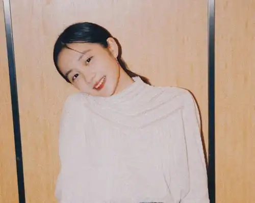 都说黄磊小女儿颜值赶超多多,贾静雯家的波妞,才是逆袭长大
