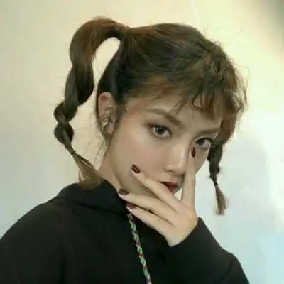 前卫时尚女生头像
