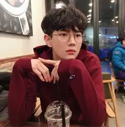 这小哥哥的蘑菇头太撩人了
