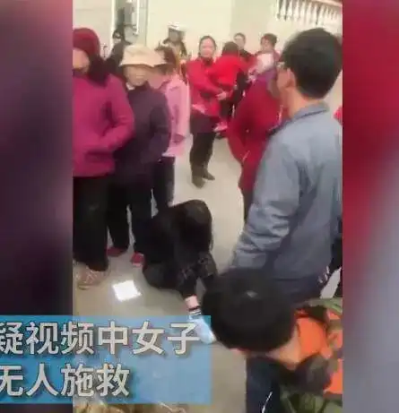 广东少女遭老汉当街猥亵路人拍照无人救
