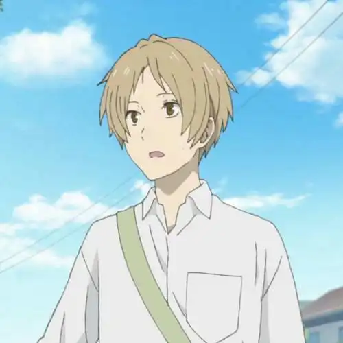 一个动漫男生黄色头发,比较小,白色服装有谁知道是什么动漫啊
