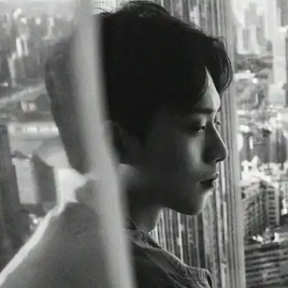 霸气男生头像黑白酷帅,长相不酷的男人酷不起来
