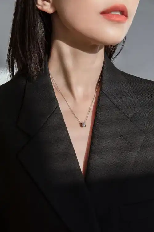 终于有一部国产剧女主不爱穿窗帘布了我立马被江疏影种草了
