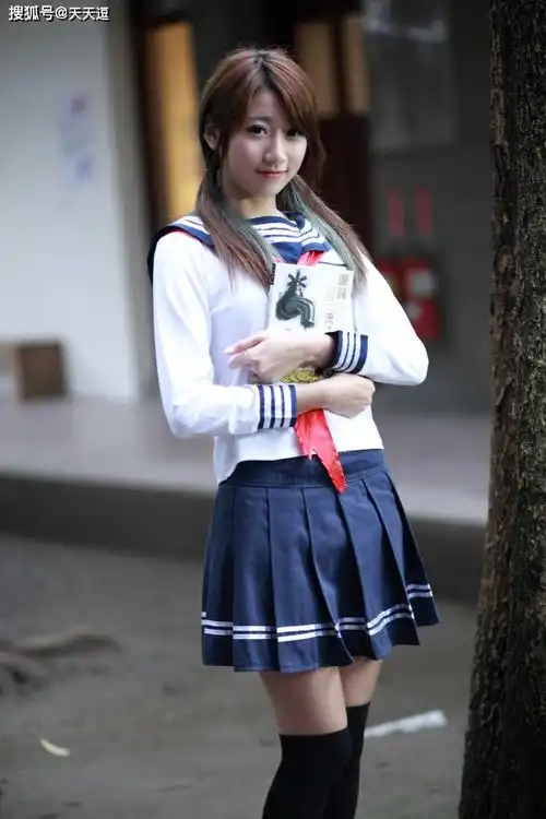 搞笑gif趣图如此精致可人的姑娘,上得厅堂下得厨房,万千男生的理想老婆魏延必
