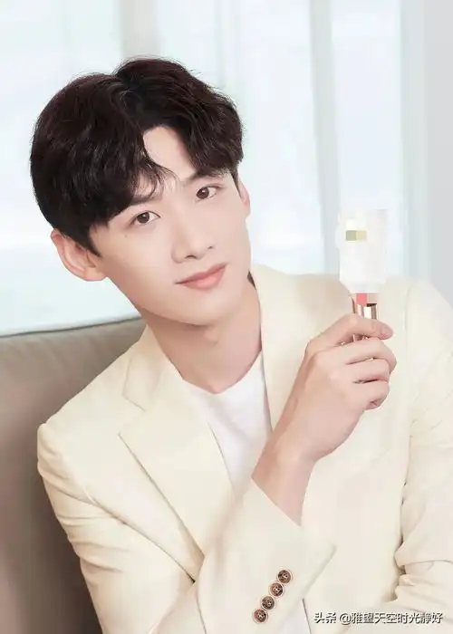 盘点国内男明星温暖治愈系笑容谁的笑容使你如沐春风,久久难忘
