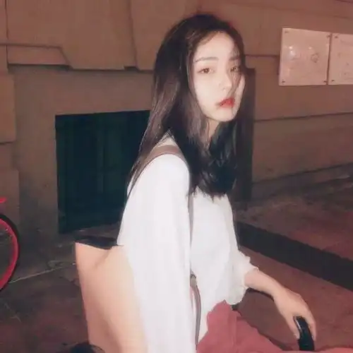 有什么一看就很悲伤的女生头像
