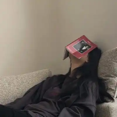 气质微丧女生头像
