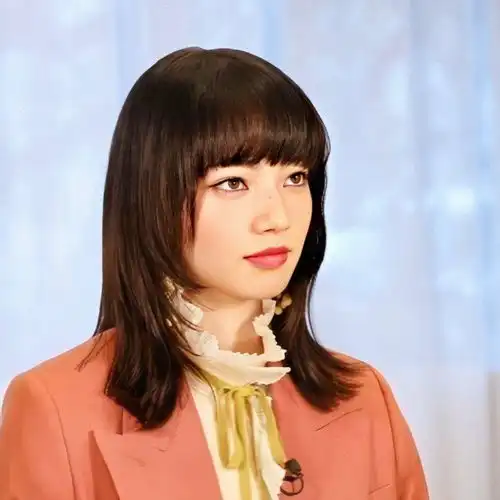 小松菜奈与动漫人物的相似之处
