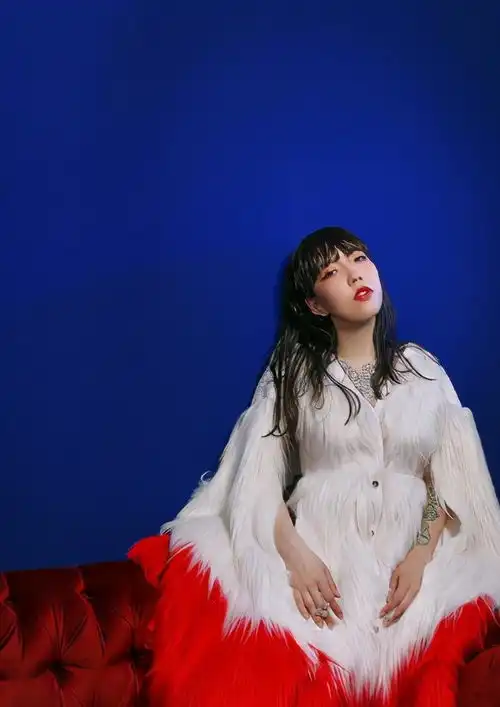 吴莫愁曾经1.3亿代言费迈向国际,如今没落商演无人理睬
