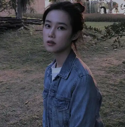 网红女生头像我要把温柔交付给能察觉我小情绪的男孩子
