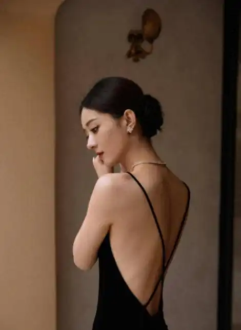 李小冉的胸刘敏涛的背许晴的腿,中年女星性感起来简直迷死人
