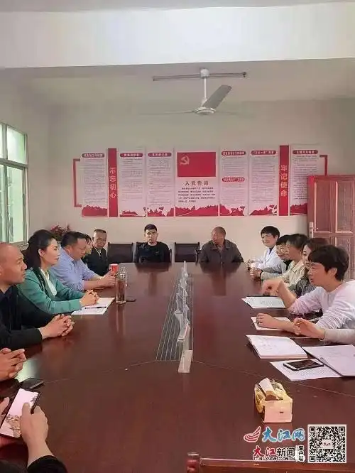 浮梁县城管局开展学党史促帮扶活动图
