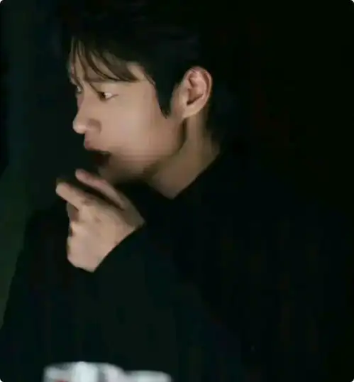 男明星的身材管理有多重要看魏大勋和张若昀的同框照就知道了
