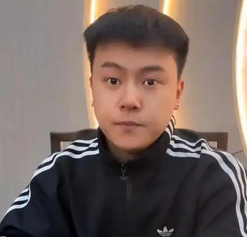 变形计王晨正放弃家业成网红月入几万,为爷爷治病当掉八万项链
