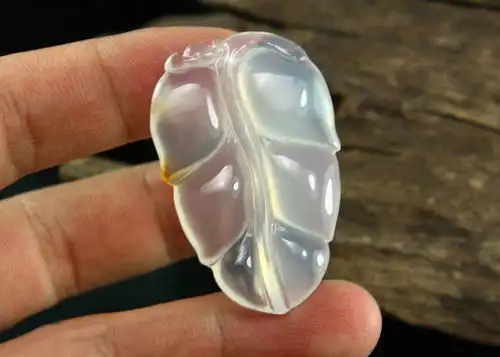 探究和田玉翡翠玉髓和玛瑙之间的区别一篇详尽的比较指南

