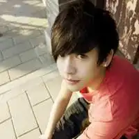 qq带字男生头像伤口不用给别人看的
