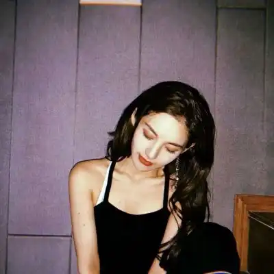 个性颓废霸气女生头像超拽冷酷,寻找残留的幸福的女人
