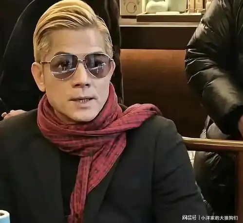 60岁郭富城素颜照满脸褶皱嘴巴凹陷一股老人味胸口长老年斑
