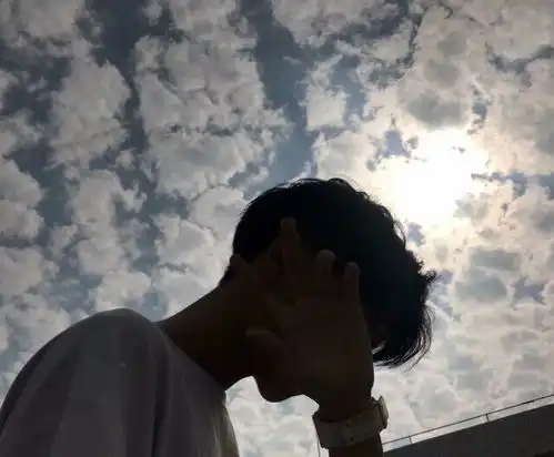 头像有点高质量的男性头像
