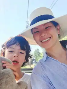 雅客美客美过高圆圆的她却获封中国第一丑女被质疑的丑小鸭到超模总裁,如今还嫁给了高富帅老公,有个超萌混血宝宝人生赢家
