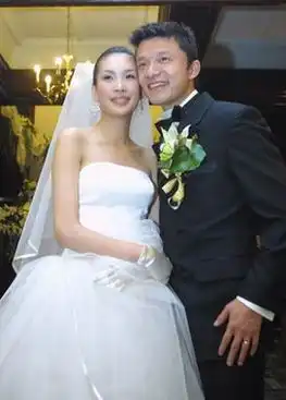 中国球星太太团空姐模特多银行女行长养眼图
