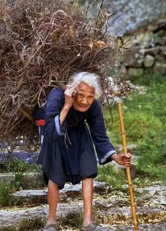 为什么农村老人喜欢干活其实真的谈不上喜欢
