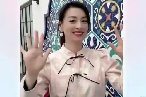 陈紫函直播卖货,贵的主动试戴,便宜的全程玩手机
