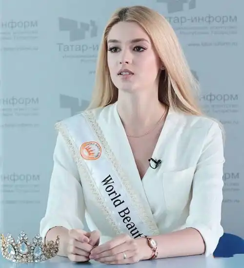 她被誉为俄罗斯女排芭比娃娃退役后转型模特获世界超模冠军
