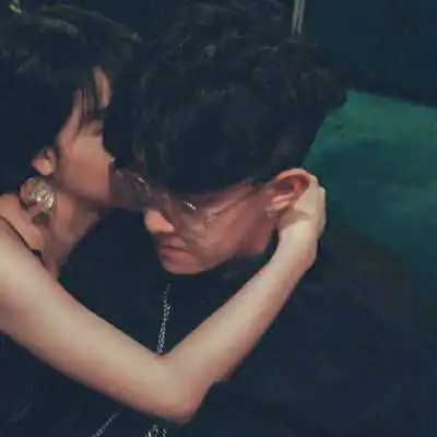 2021新款两对一张恋人头像
