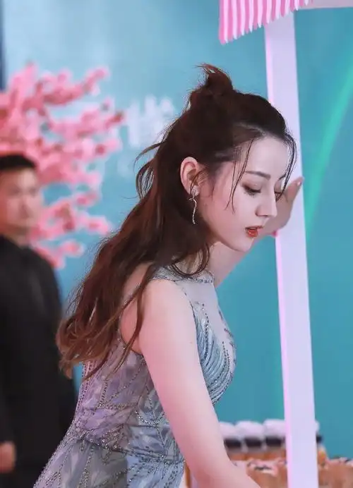 郑爽范冰冰娱乐盛典首同框,网友灰姑娘与后妈既视感
