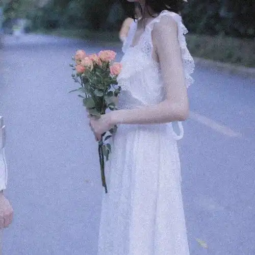 我不想安慰你,在颤抖的枫叶上写满关于春天的谎言舒婷
