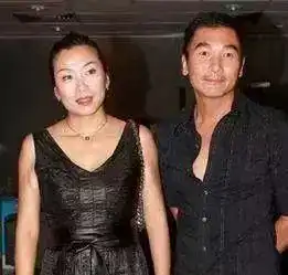 家有丑妻,却不离不弃娱乐圈这些男星才算得上是好丈夫
