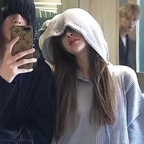 情头丨ins上超火的不露脸情侣头像
