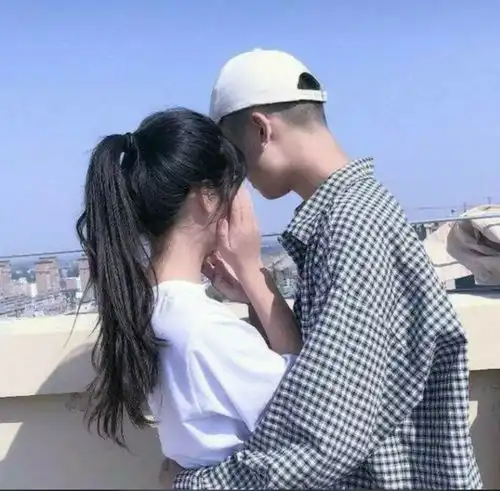 情侣头像暗恋是一个人的兵荒马乱
