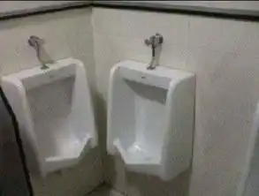 笑话一则情侣在吵架,大概意思是女的要买什么东西,男的不给买
