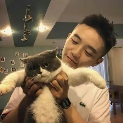抱宠物男生头像猫咪可爱
