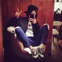 盘腿女生霸气头像霸气女生最可爱
