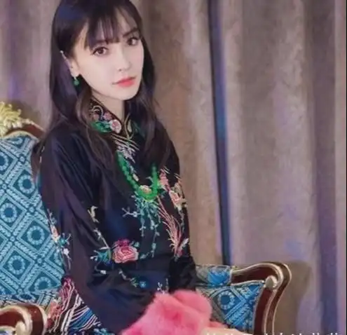 杨颖李宇春杨幂唐嫣韩雪,五位身穿旗袍的女星谁的造型霸气十足
