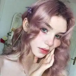 4月3日欧美穿搭伦敦女孩hazelle性感深v小吊带小眼神更勾人
