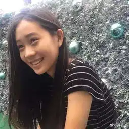 李连杰两女儿气质像极了妈妈,利智被私有化31年洗尽铅华
