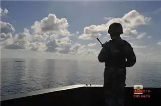 八一特别策划军人的背影
